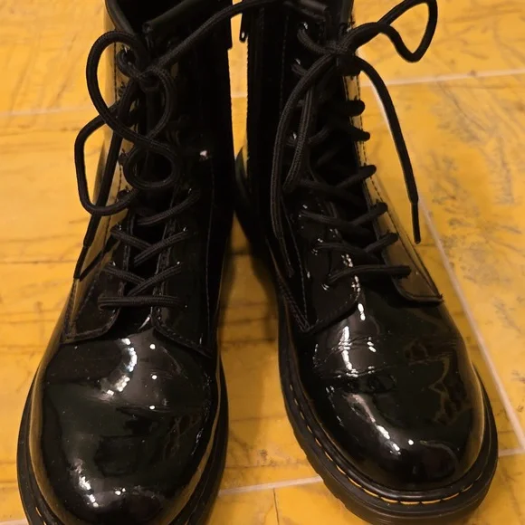 Dr Martens Airwair Boots - Picture 2 of 8